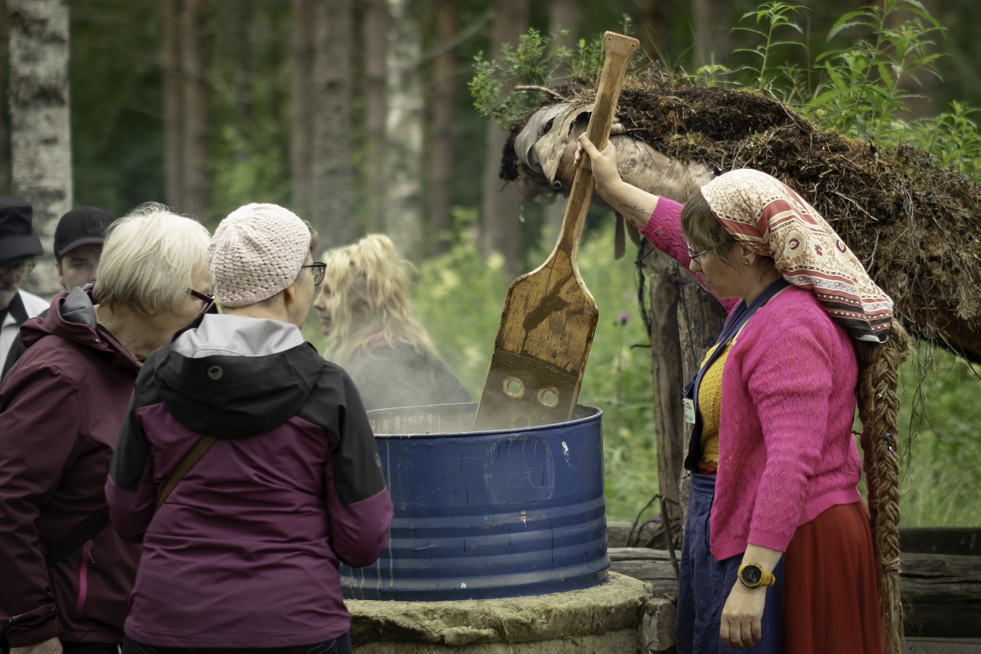 0024 Punamaalisoppa valmistuu